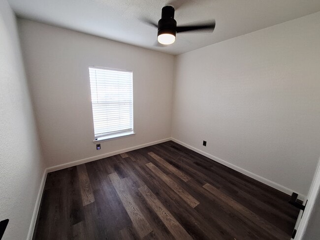 Building Photo - 1005 Ridgeline Dr