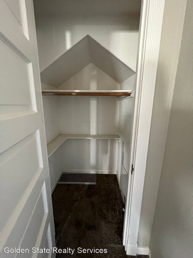 Building Photo - 4 br, 2 bath House - 525 Grove St