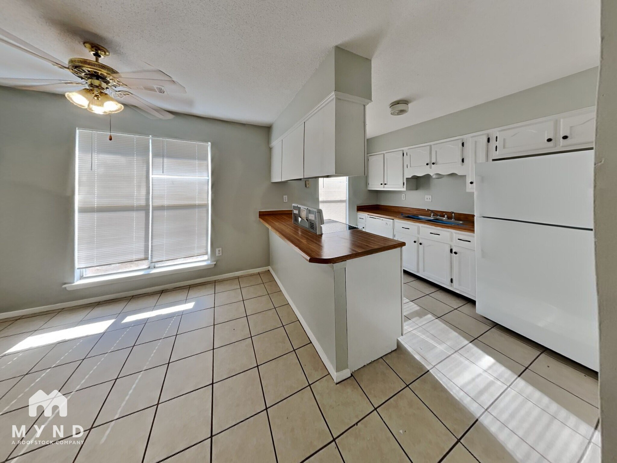 Building Photo - 3405 Laurel Dr