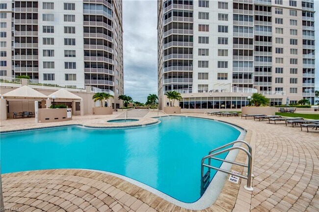 Building Photo - 2104 W First St