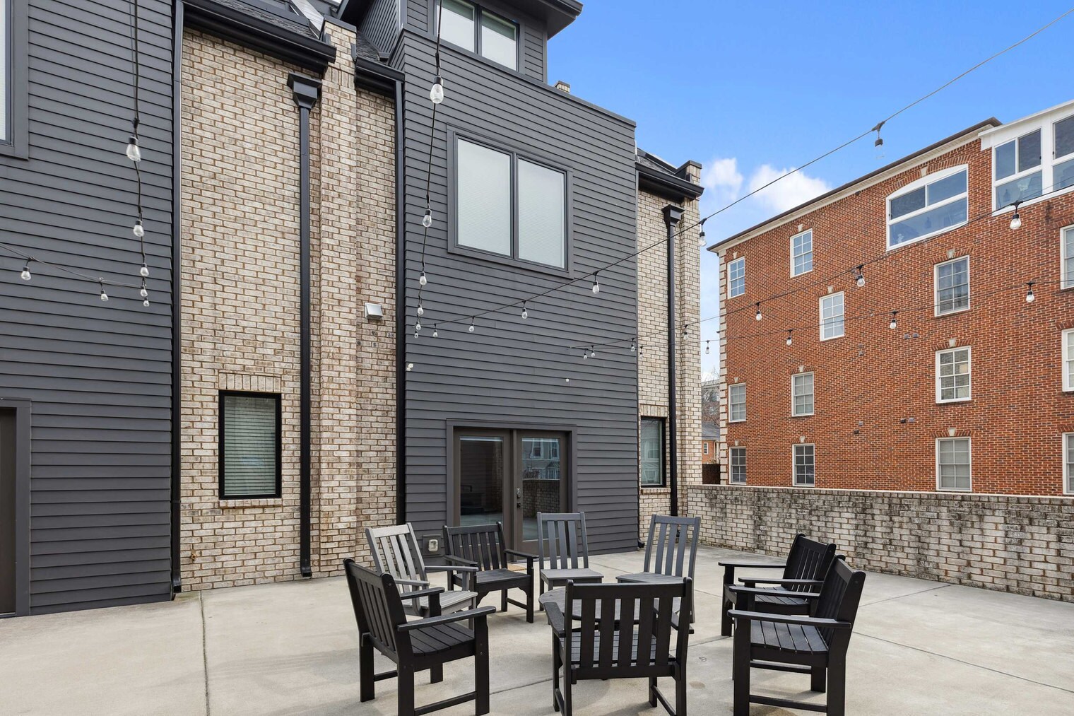 Building Photo - 3206 West End Cir