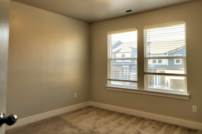 Building Photo - 16347 S Piston Ln