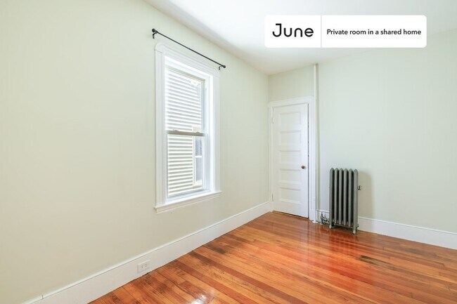 Building Photo - Private bedroom in 4 bed/1 bath Home