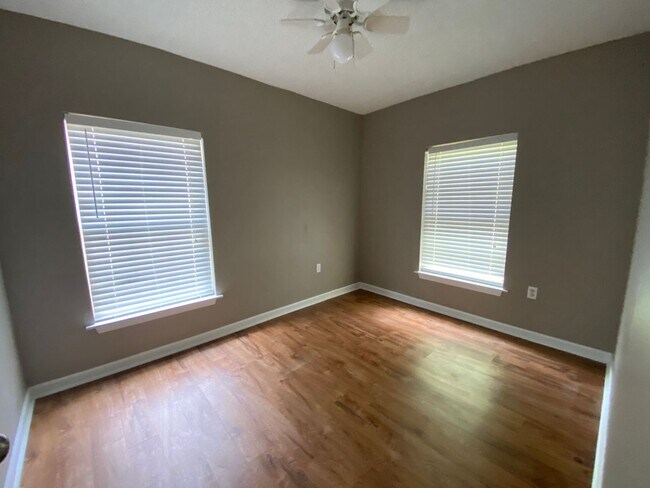 Building Photo - UPCOMING WEST FAIRHOPE 3/2 F&N COTTAGE