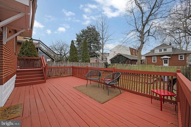 Building Photo - 22 W 6th Ave