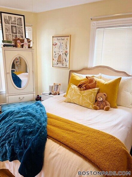 Building Photo - 2 Gilson Terrace