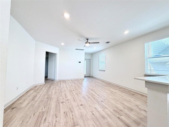 Building Photo - 2000 Daleside Ln