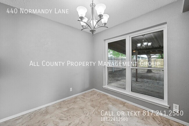 Building Photo - 440 Normandy Ln