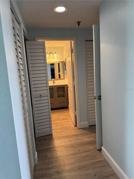 Building Photo - 7902 Sailboat Key Blvd S