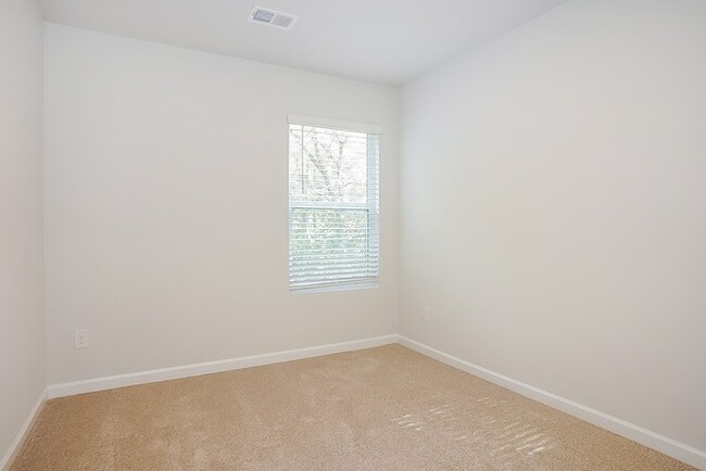 Building Photo - Townhome in Augusta with Attached Garage