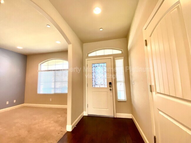 Building Photo - 6162 E Farrin Ave