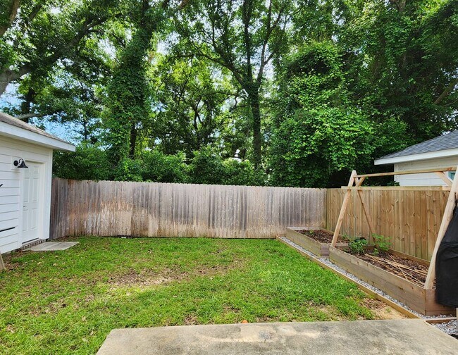 Building Photo - Stunning 2-story Home in the Coveted East Pensacola Heights!