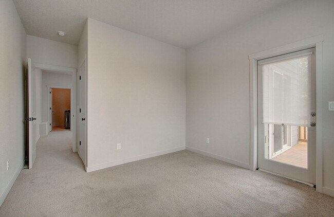 Building Photo - 3bd 2.5ba Daylight Ranch Home on Corner Lot
