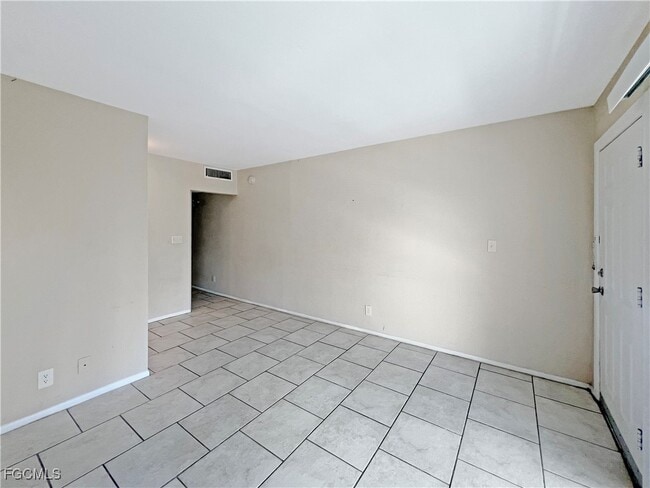 Building Photo - 1852 Golf View Ave