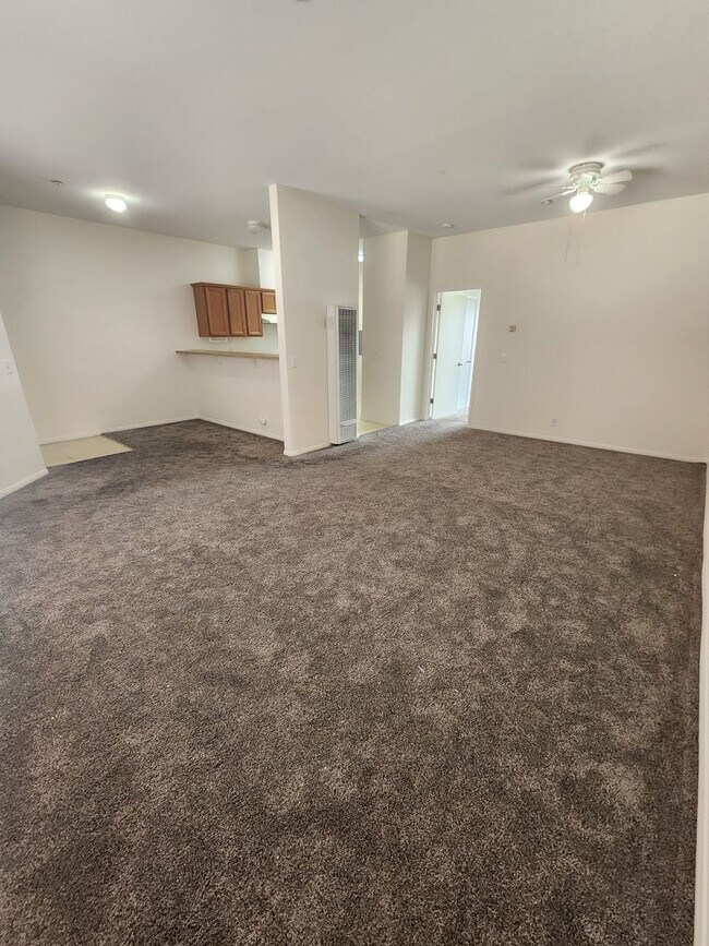 Building Photo - Comfortable 1 Bed, 1 Bath Grover Beach Apartment- Water and Trash Included