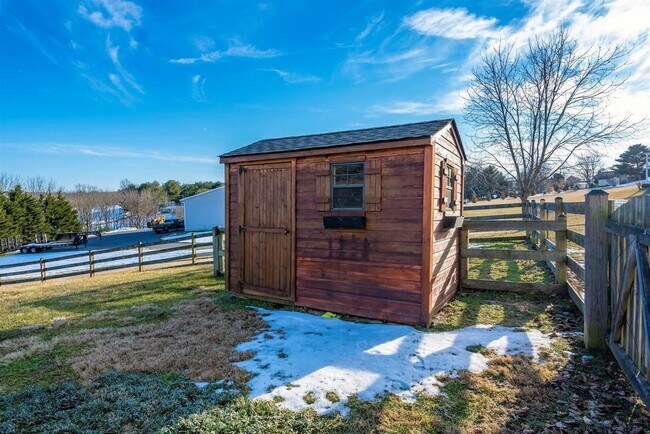 Building Photo - WELLER ESTATES