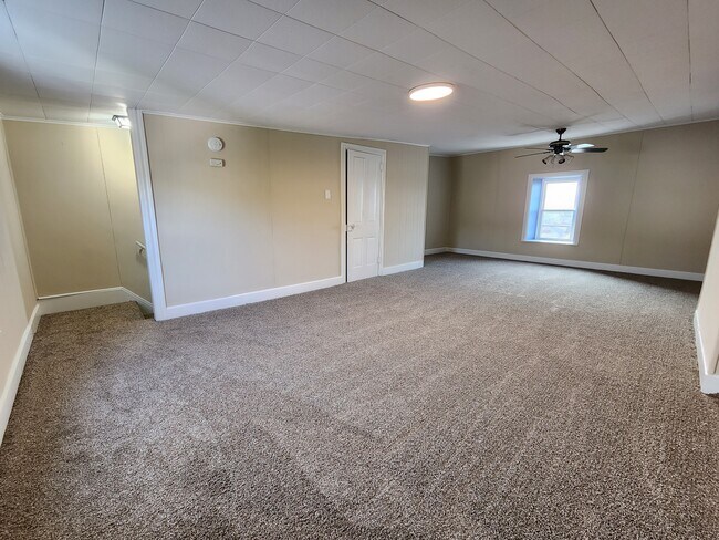Bedroom - 558 Broad St