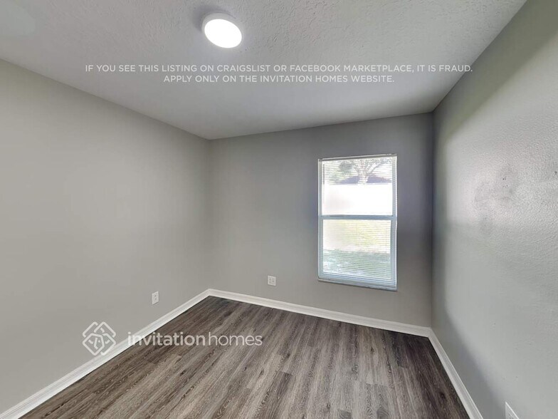 Building Photo - 10303 Lakeside Vista Dr
