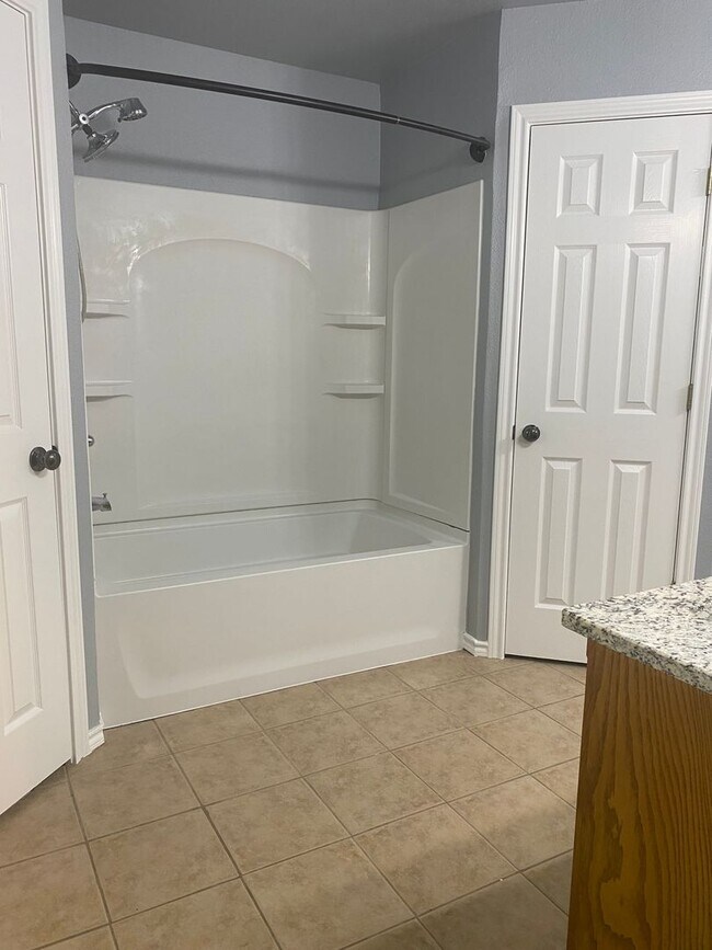 Building Photo - 150 Hunters Cir