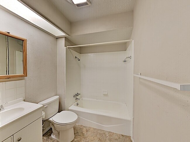 Building Photo - No Application Fee* Plus $250 Off First 2 ...