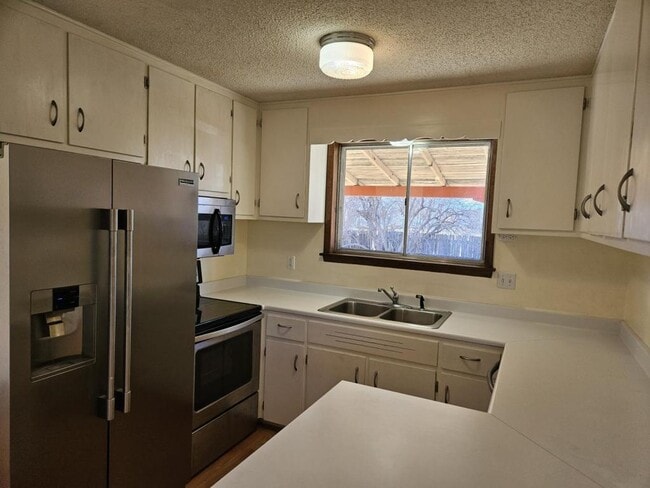 Building Photo - 2425 Emery St