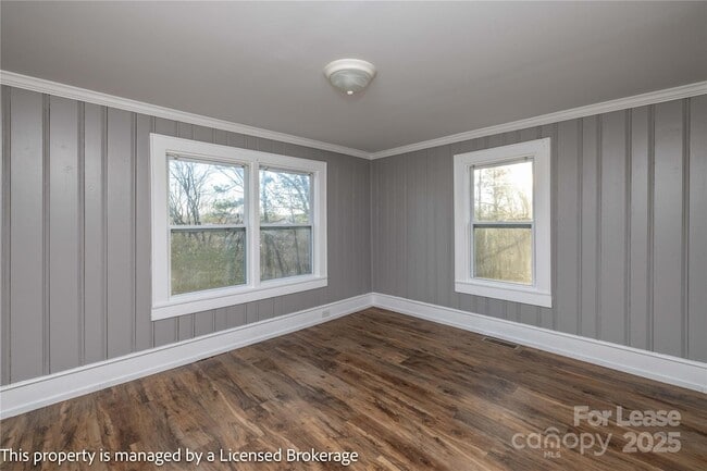 Building Photo - 757 S 5th St