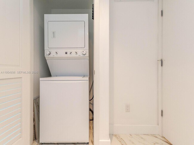 Building Photo - 1080 Brickell Ave