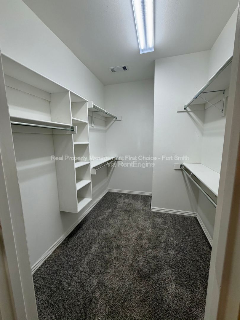 Building Photo - 9919 Landry Dr