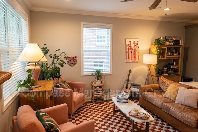 Building Photo - 933 E Churchwell Ave