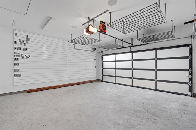 Building Photo - 5415 Woodview Ave