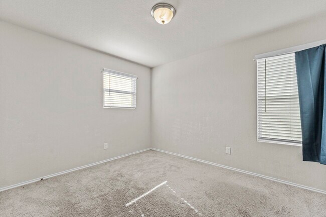 Building Photo - 7115 Mesa Cliffs