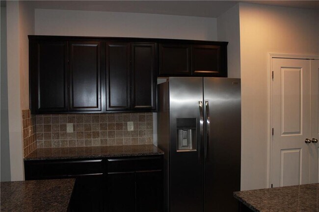 Building Photo - 4945 Ducote Trail