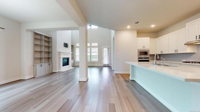 Building Photo - 11526 Hollering Pass