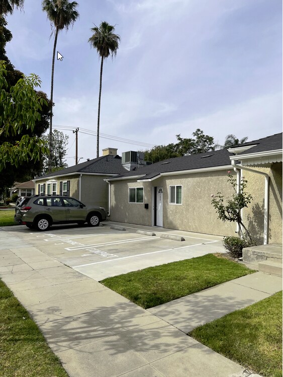 Building Photo - 120 N Lomita St