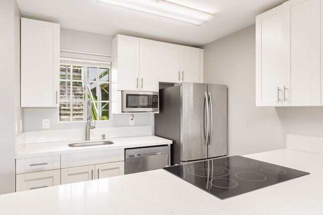 Building Photo - Ocean-View 2BR Townhome at Makakilo Cliffs | Pet-Friendly + 2 Covered Parking
