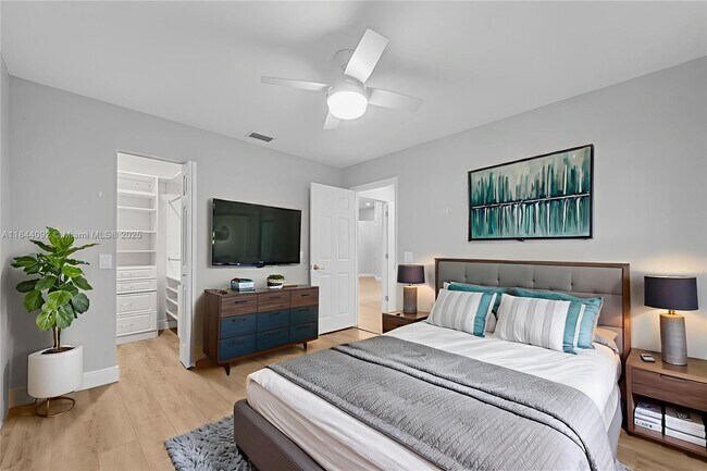 Building Photo - 2587 Jardin Ct