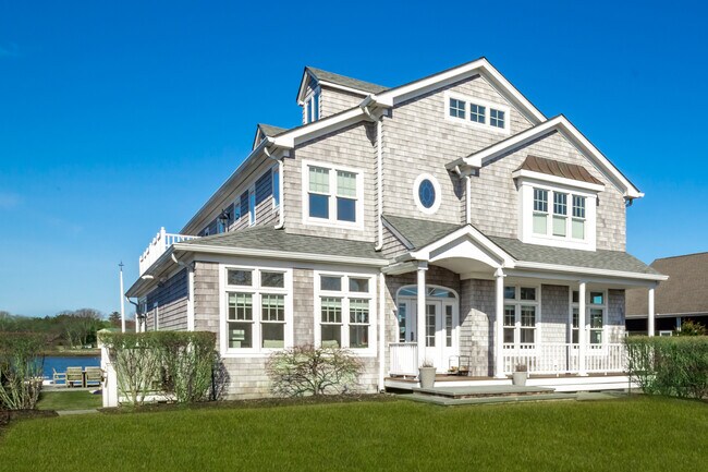 Primary Photo - 15 Middle Pond Ln