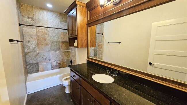Building Photo - 6301 Hilltop Dr