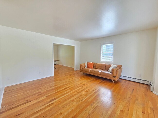 Building Photo - $3,050 - 4 Bed / 2.5 Bath Beautiful Home in Upper South Hill