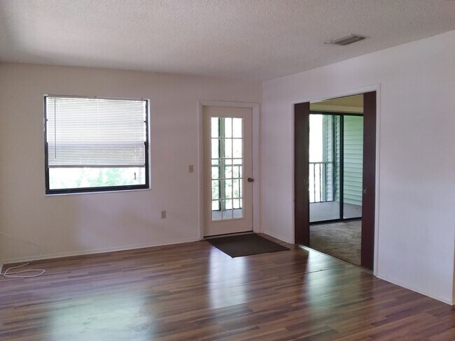 Building Photo - PRICE IMPROVEMENT!!  3/2 2nd floor Villa