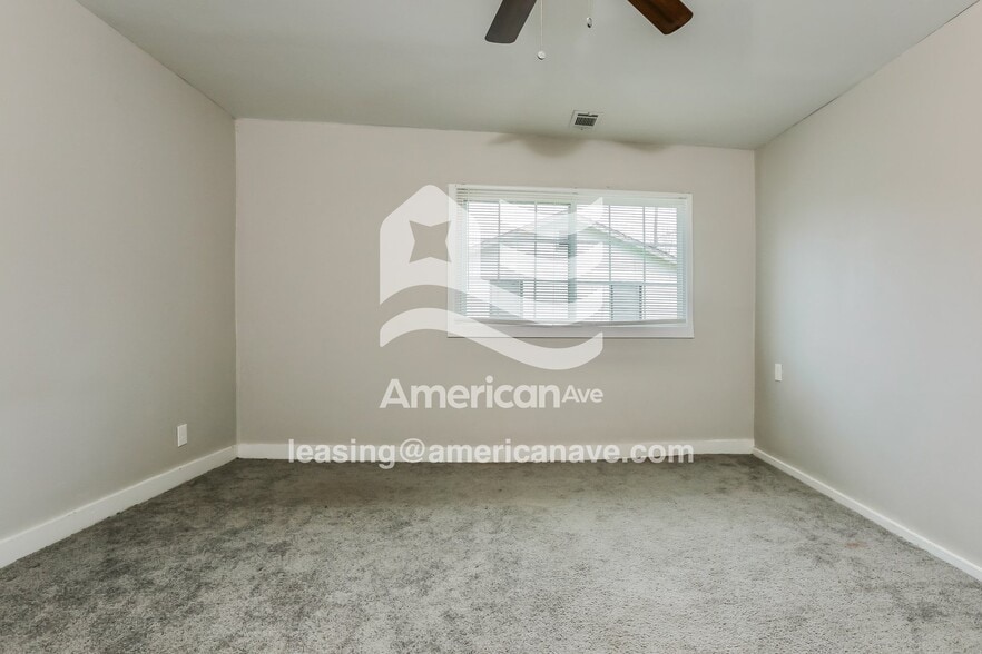 Building Photo - 524 W 35th St