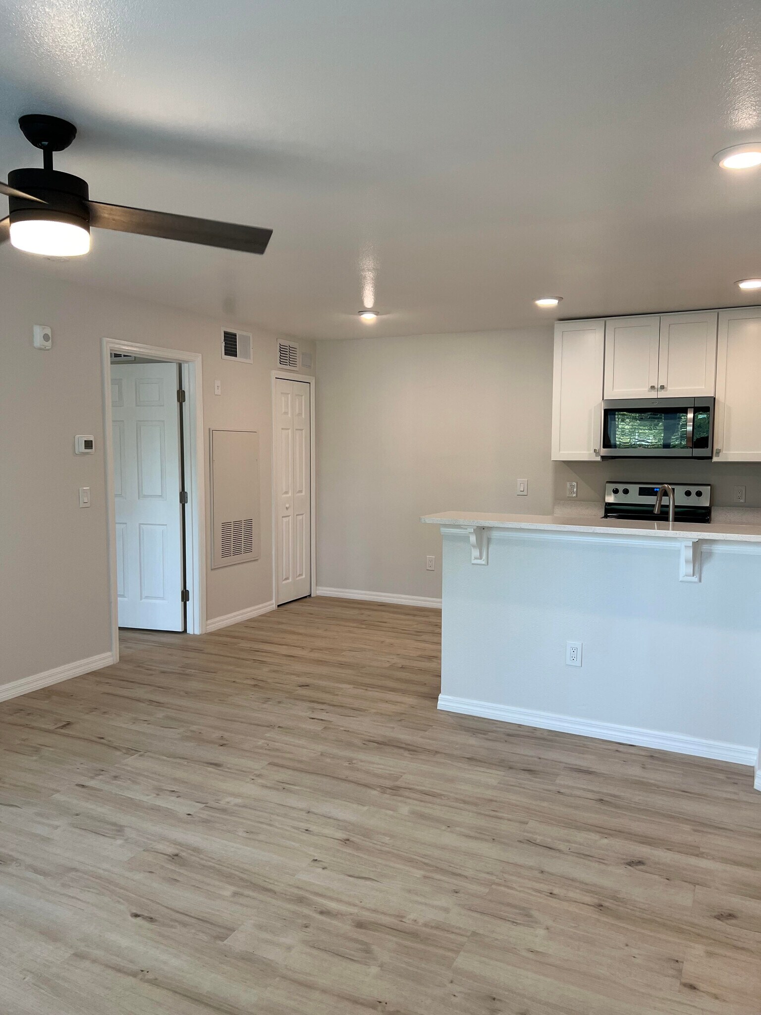 Building Photo - 2592 Grassy Point Dr