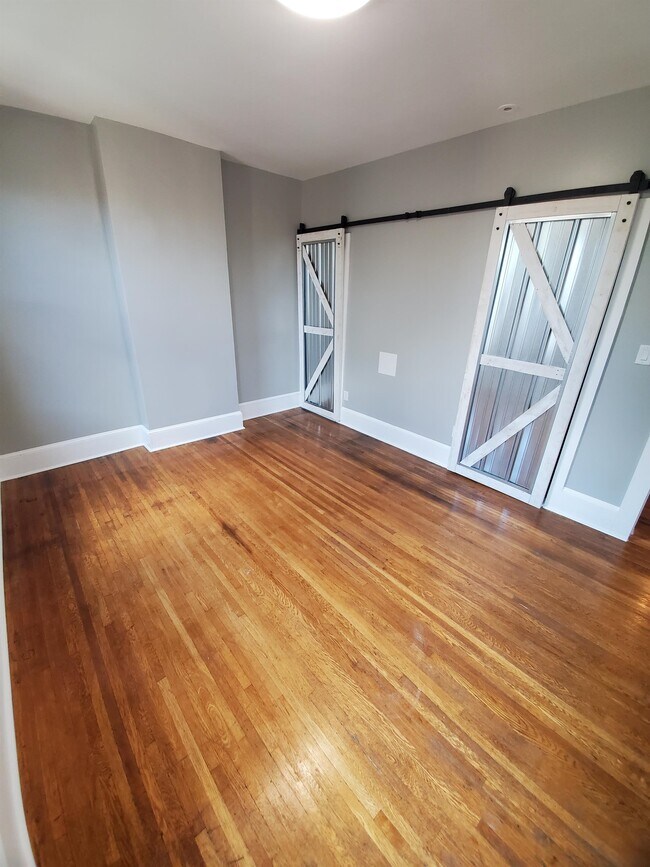 Building Photo - 925 Dennison Ave