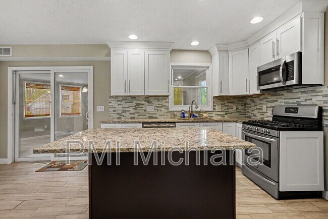 Building Photo - 15888 Muirfield Ct