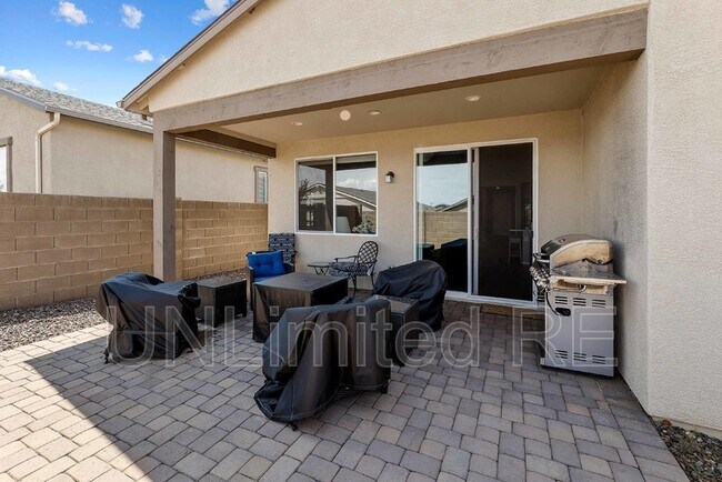 Building Photo - 1380 Warbler Wy
