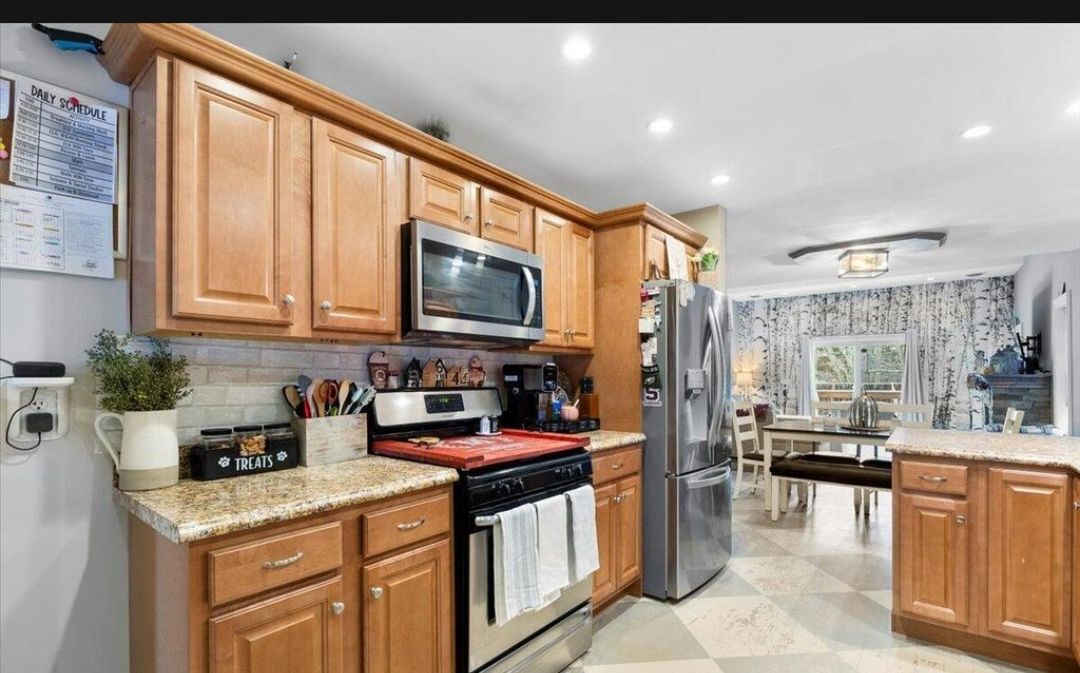 Building Photo - 949 Hudson Ave