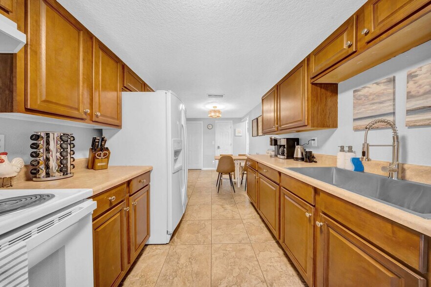 Building Photo - 779 34th St SE