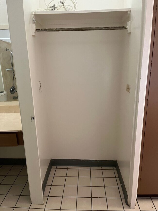 Building Photo - Partly Furnished Studio 1 bath