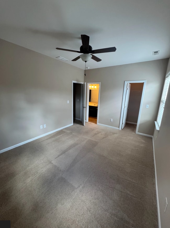 Building Photo - Spacious 5-Bedroom Home in Mooresville wit...