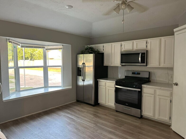 Building Photo - 1712 Harrison Ct